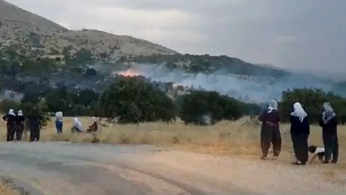 Ağın'da yıldırım düştü, yangın çıktı