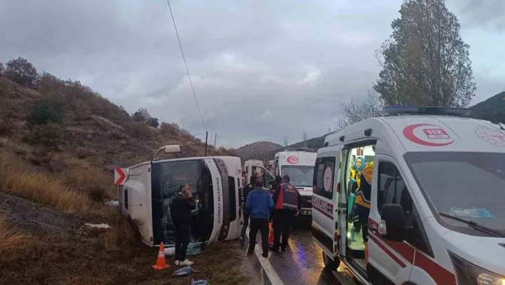 Yolcu otobüsü devrildi! Yaralılar var