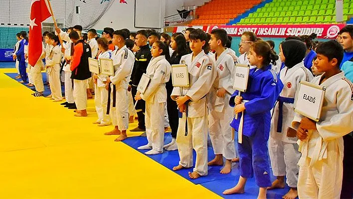 Analig Judo Yarı Finalleri sürüyor