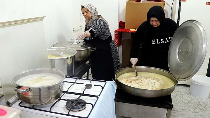 Anne elinden iftarlıklar depremzedeler için pişiyor