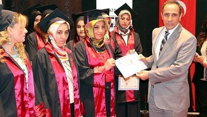 Anne Üniversitesi ilk mezunlarını verdi