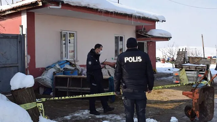 Annesi ile tartışan babasını tüfekle vurarak öldürdü