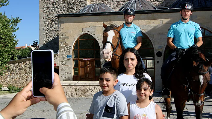 'Atlı Jandarma Timi' Harput'ta