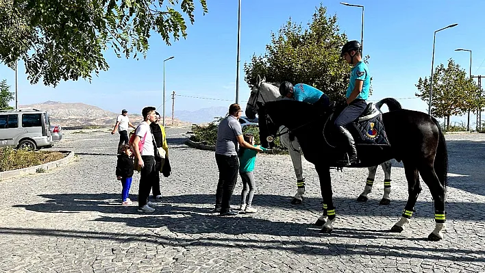 'Atlı Jandarma Timi' ilgi odağı oldu