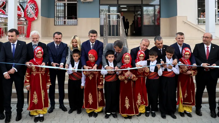 Bakan Tekin, İbrahim Taşel Ortaokulu'nun açılışına katıldı