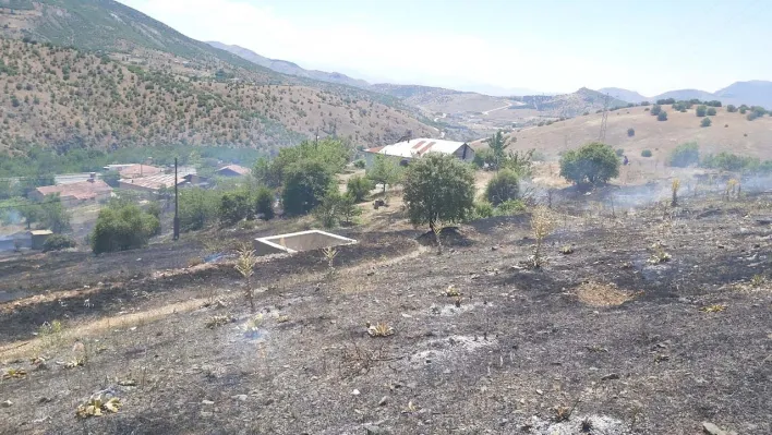 Baskil Karaali köyünde ot yangını