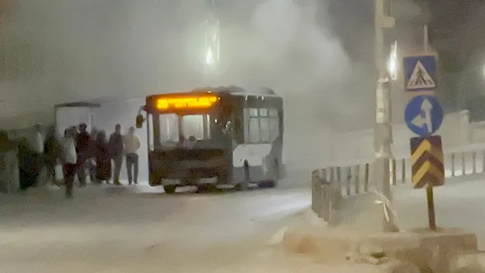 Belediye otobüsünde panik anları...