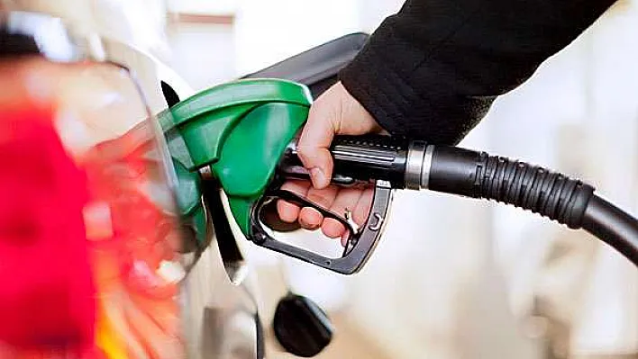 Benzine büyük zam