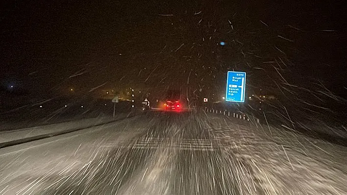 Bingöl-Elazığ kara yolunda kar ve sis etkili oluyor