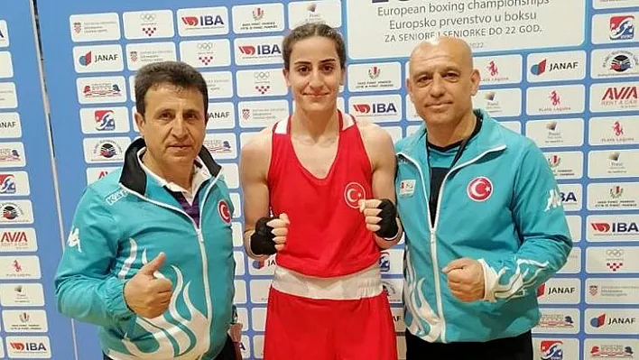 Boksör Gizem Özer finale yükseldi