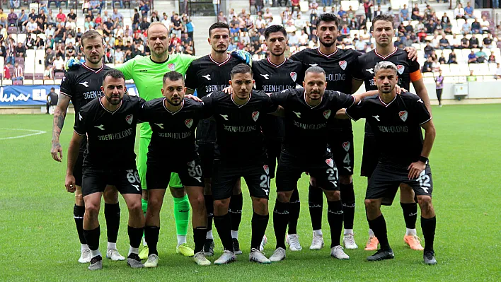 Bordo-Beyaz Kelkit Hürriyetspor karşısında