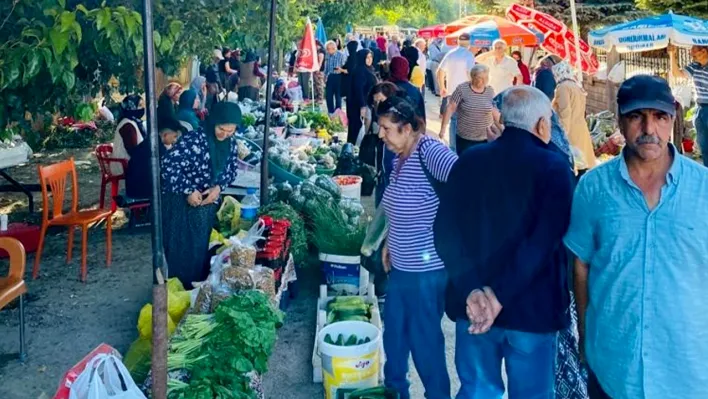 Bu köyde  kadınlar hem  üretip hem satıyor