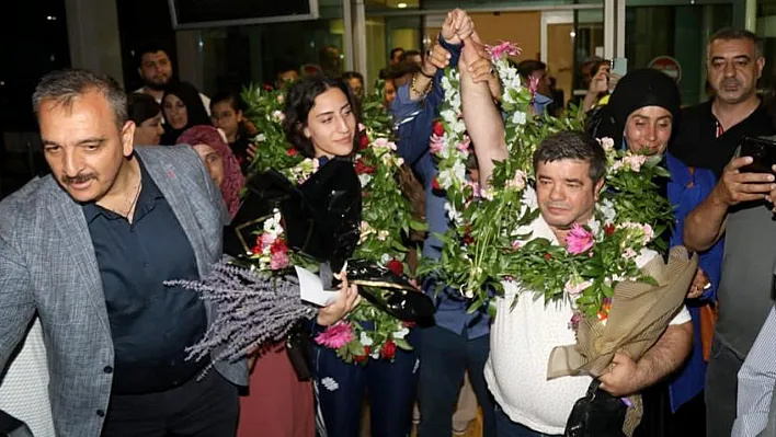 Cemil Döndü ve Gizem Özer, Fenerbahçe'de