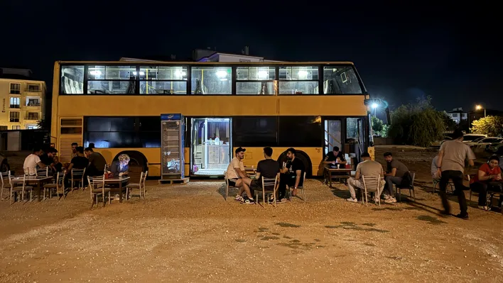 Çift katlı halk otobüsü Elazığ'da lezzet durağı oldu