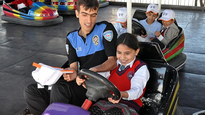 Çocuklar Lunaparkla Tanıştı