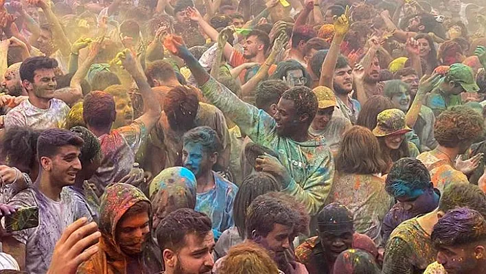 'Color Fest' renkli görüntüler oluşturdu