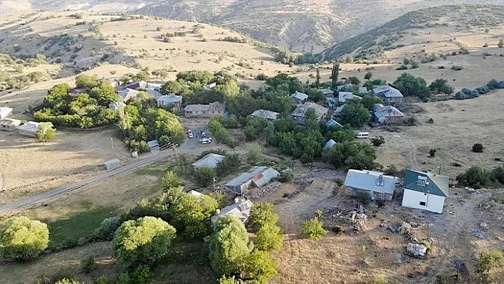 Depremin hasarı gün ağarınca ortaya çıktı