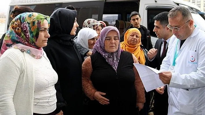 Diyarbakır annelerinden Elazığ'da depremzedelere ziyaret