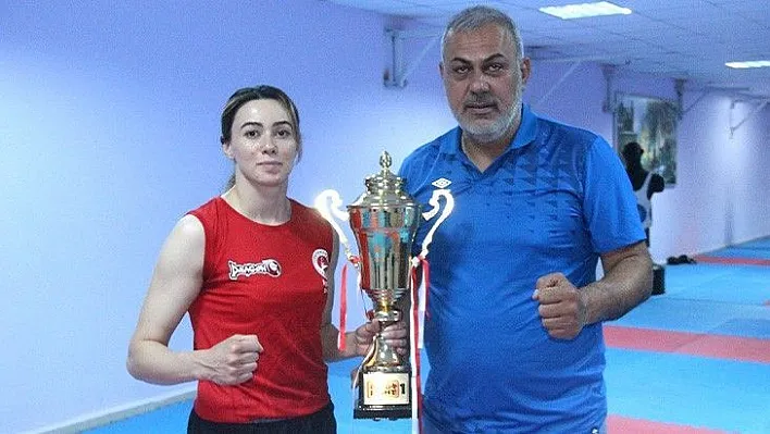 Dünya Kick Boks şampiyonasına Elazığ'dan iki isim katıldı