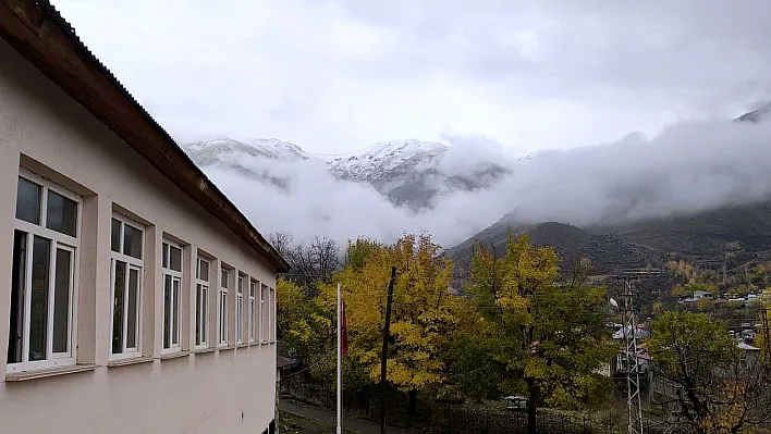 Elazığ'a mevsimin ilk karı düştü