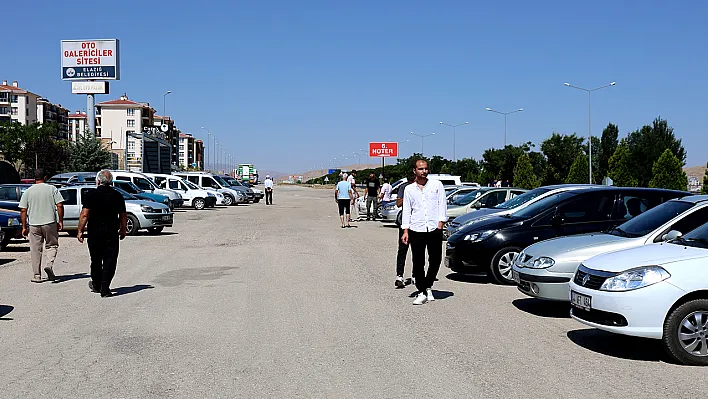Elazığ'da araç çok, alıcı yok