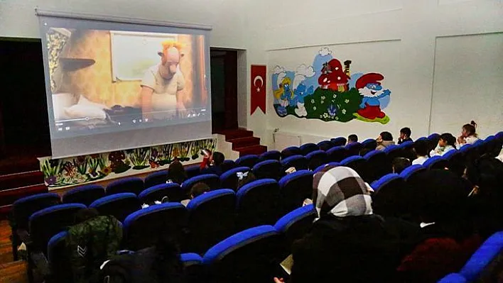 Elazığ Belediyesi'nden miniklere sinema keyfi