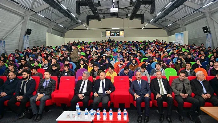 Elazığ'da 'Geleceğim Mesleğim' konferansı