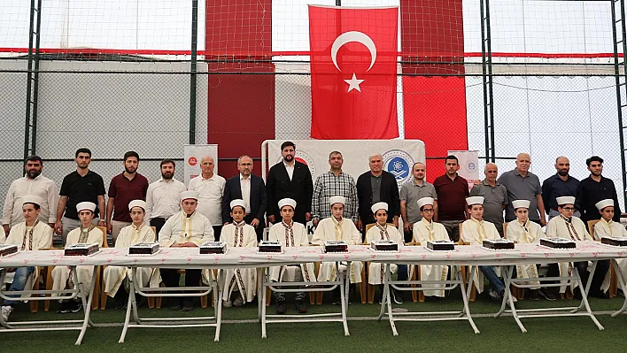 Elazığ'da 22 hafıza anlamlı tören