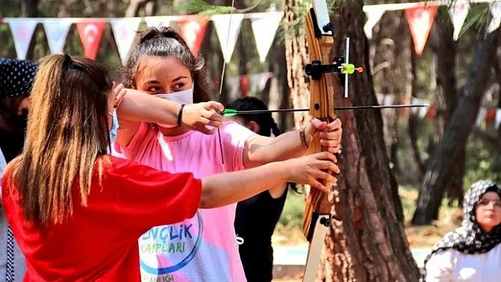 371 öğrenci gençlik kamplarına katıldı