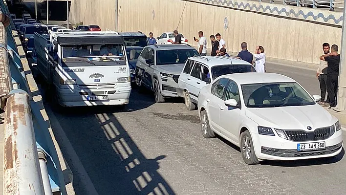 Elazığ'da 5 araç birbirine girdi