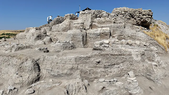 Elazığ'da 6 bin yıllık tapınak kalıntıları arasında çarpıcı keşif