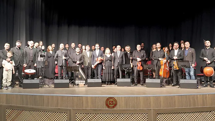 Elazığ'da akademisyenlerden türkü ziyafeti