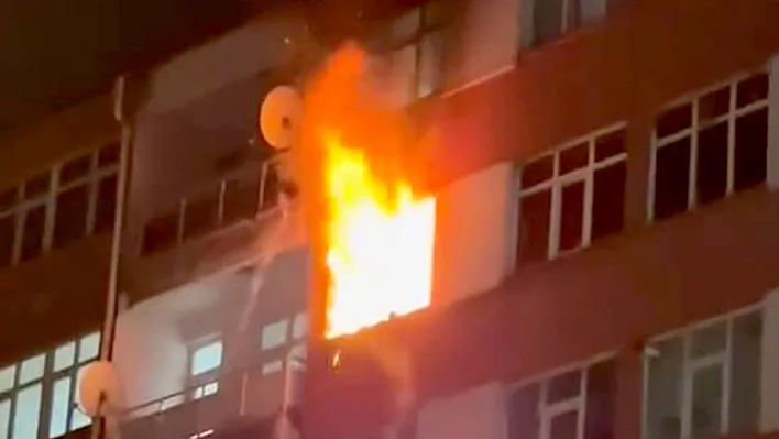 Elazığ'da apartman yangını korkuttu