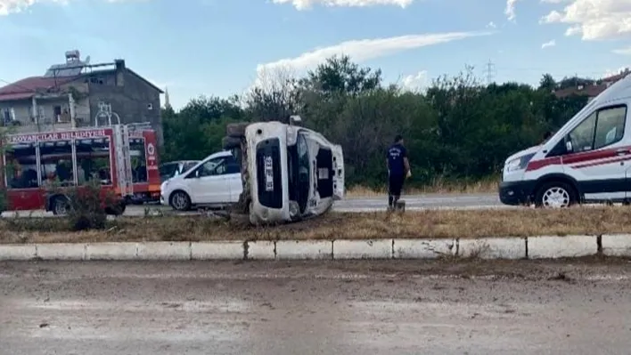 Elazığ'da araç yan yattı! Çok sayıda yaralı