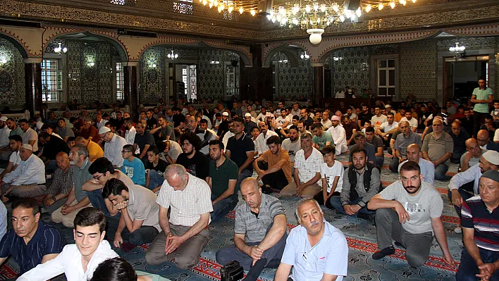 Elazığ'da bayram namazı kılındı