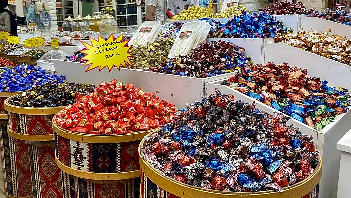 Elazığ'da bayram şekeri tezgahları kuruldu