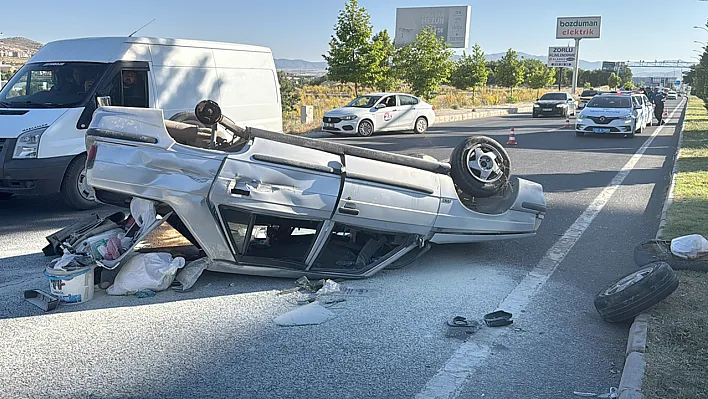 Elazığ'da beton mikseri ile otomobil çarpıştı