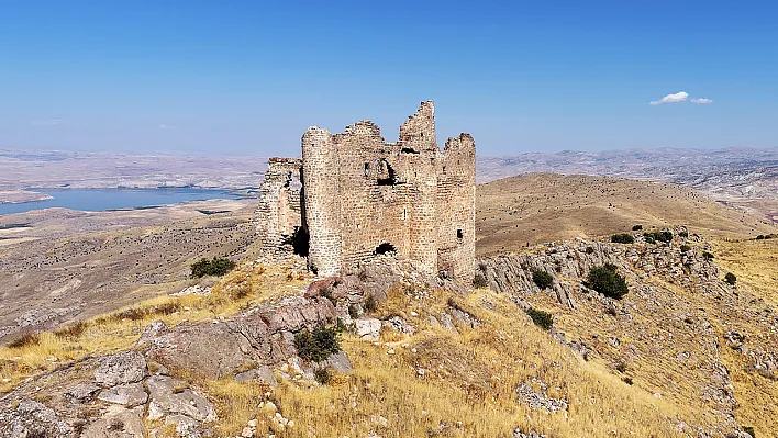 Elazığ'da bin yıllık manastıra zorlu yolculuk