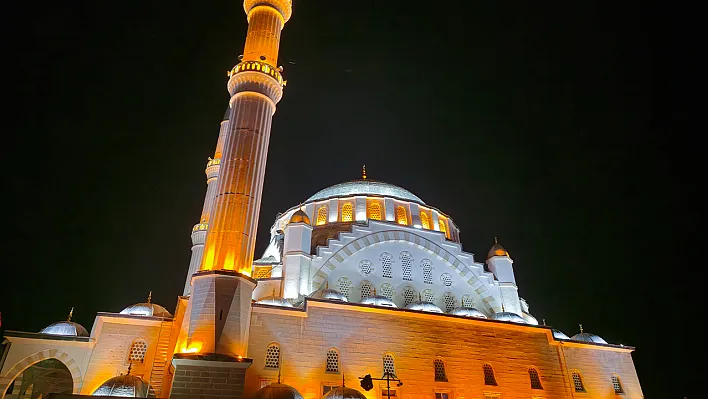 Elazığ'da camide acı olay!