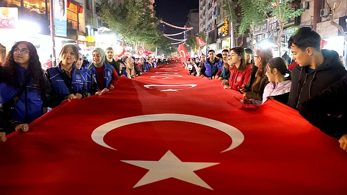 Elazığ'da coşkulu 101. yıl fener alayı