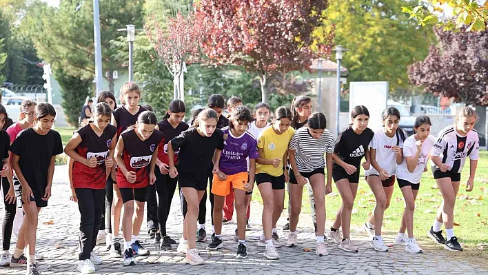 Elazığ'da Cumhuriyet coşkusu sporla kutlandı