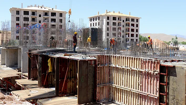 Elazığ'da depremzedeler için 2 bin 936 konut inşa ediliyor