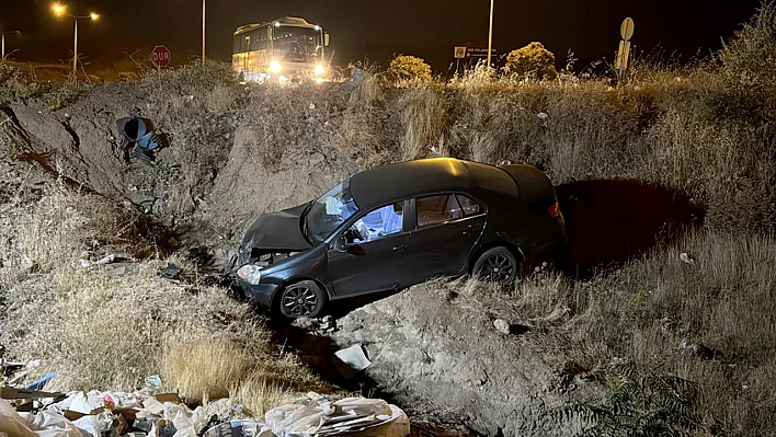 Elazığ'da devrilen otomobildeki 5 kişi yaralandı