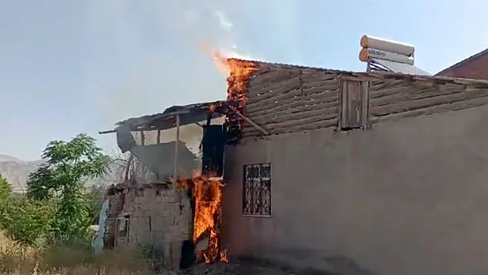 Elazığ'da ev yangını