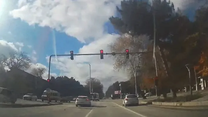 Elazığ'da hatalı şerit değiştirme kaza getirdi