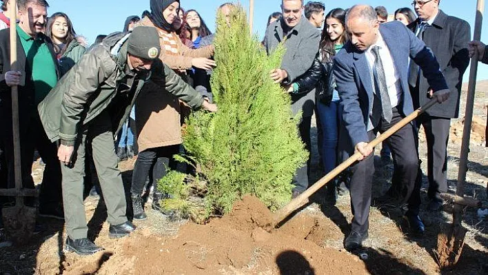 'Toprak Dede'nin anısına fidan dikildi