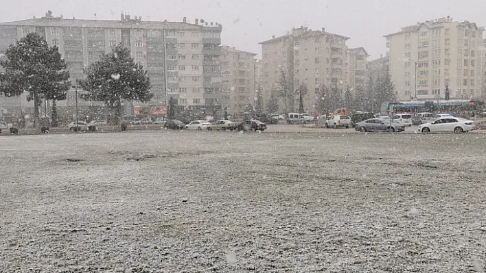 Elazığ'da kar yağışı başladı