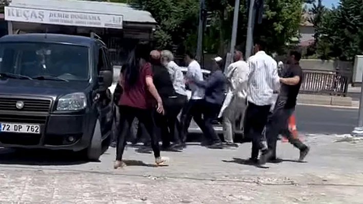 Elazığ'da kaza sonrası kavga kameralara yansıdı