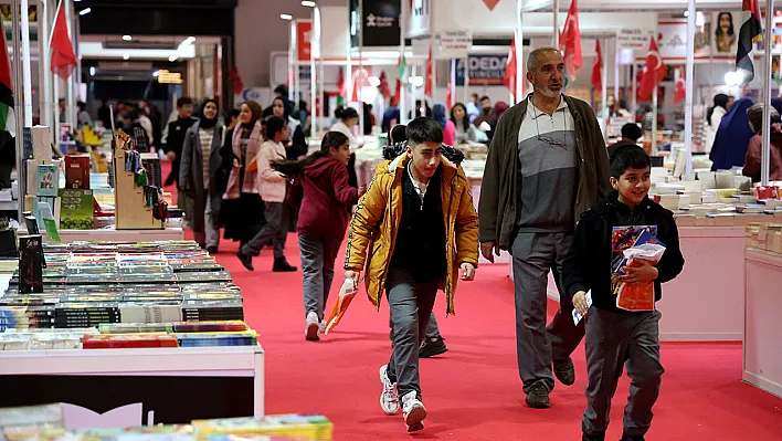 Elazığ'da Kitap Fuarı'na yoğun ilgi