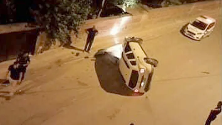 Elazığ'da kontrolden çıkan otomobil devrildi